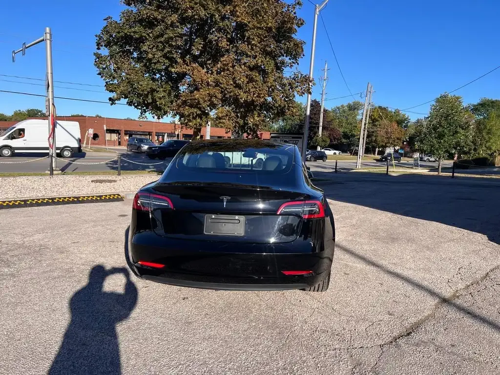 Tesla Model 3 2023 photo 4