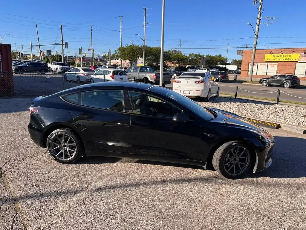Tesla Model 3 2023 photo 2