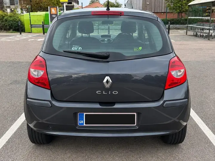 Renault Clio 2009 photo 3