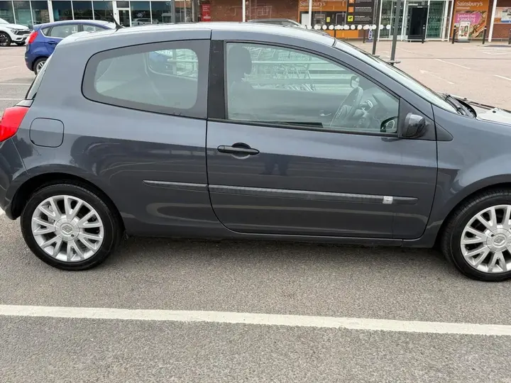 Renault Clio 2009 photo 4