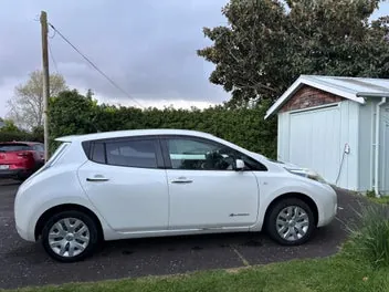 Nissan Leaf 2014 photo 2