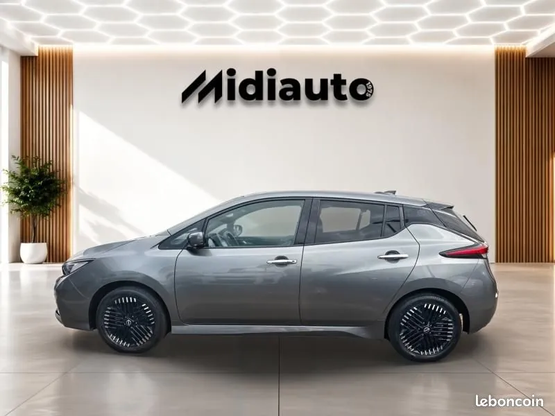Nissan Leaf 2023 photo 2
