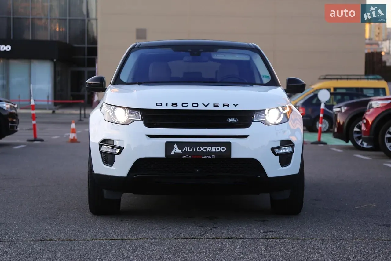 Land Rover Discovery 2019 photo 2