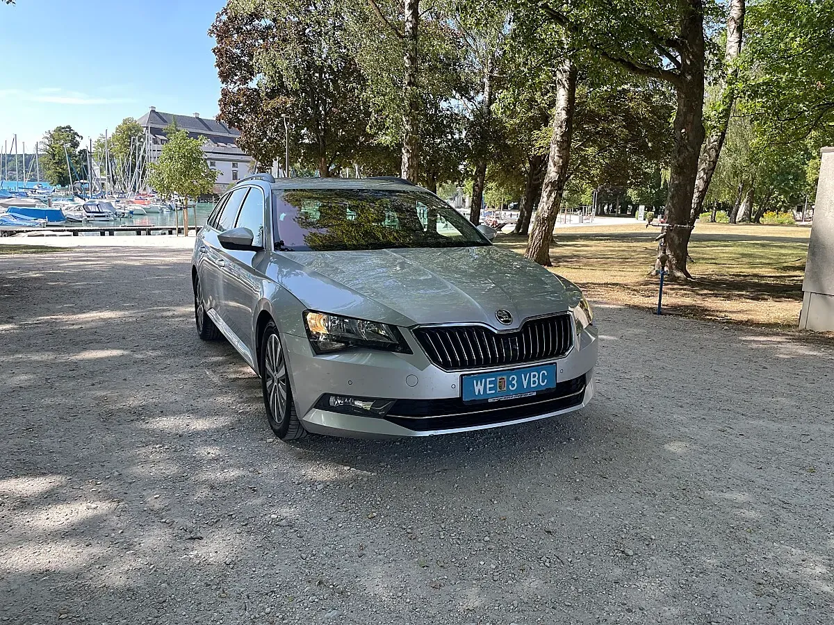 Skoda Superb 2017 photo 2