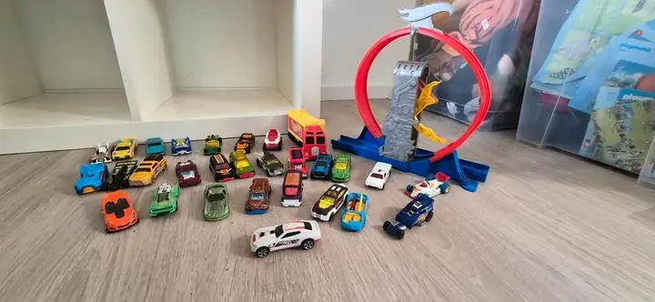 Hot Wheels Matchbox Autos