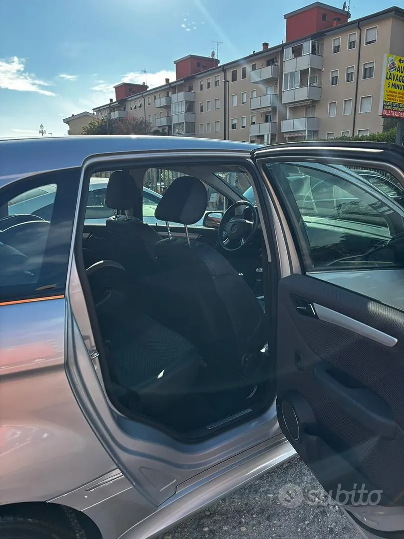 Mercedes-Benz B-Class 2009 photo 3