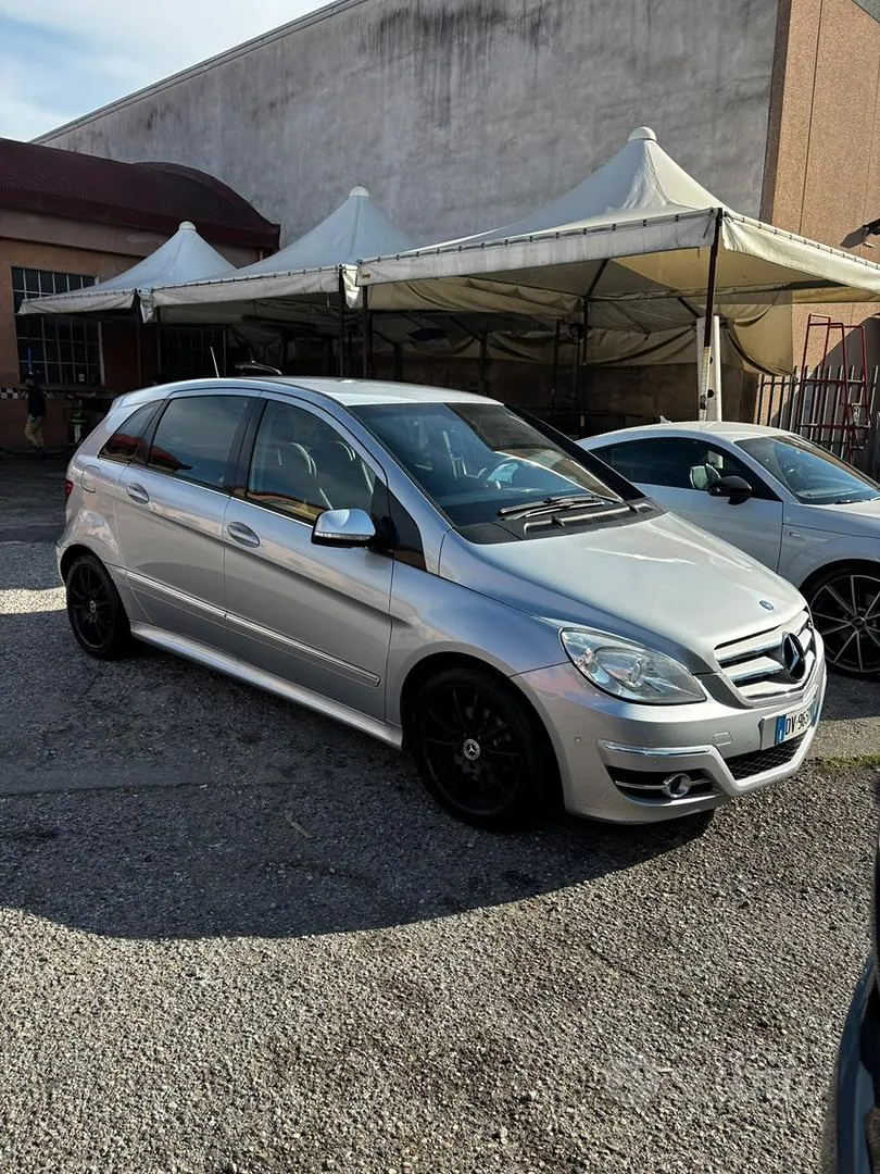 Mercedes-Benz B-Class 2009 photo 2