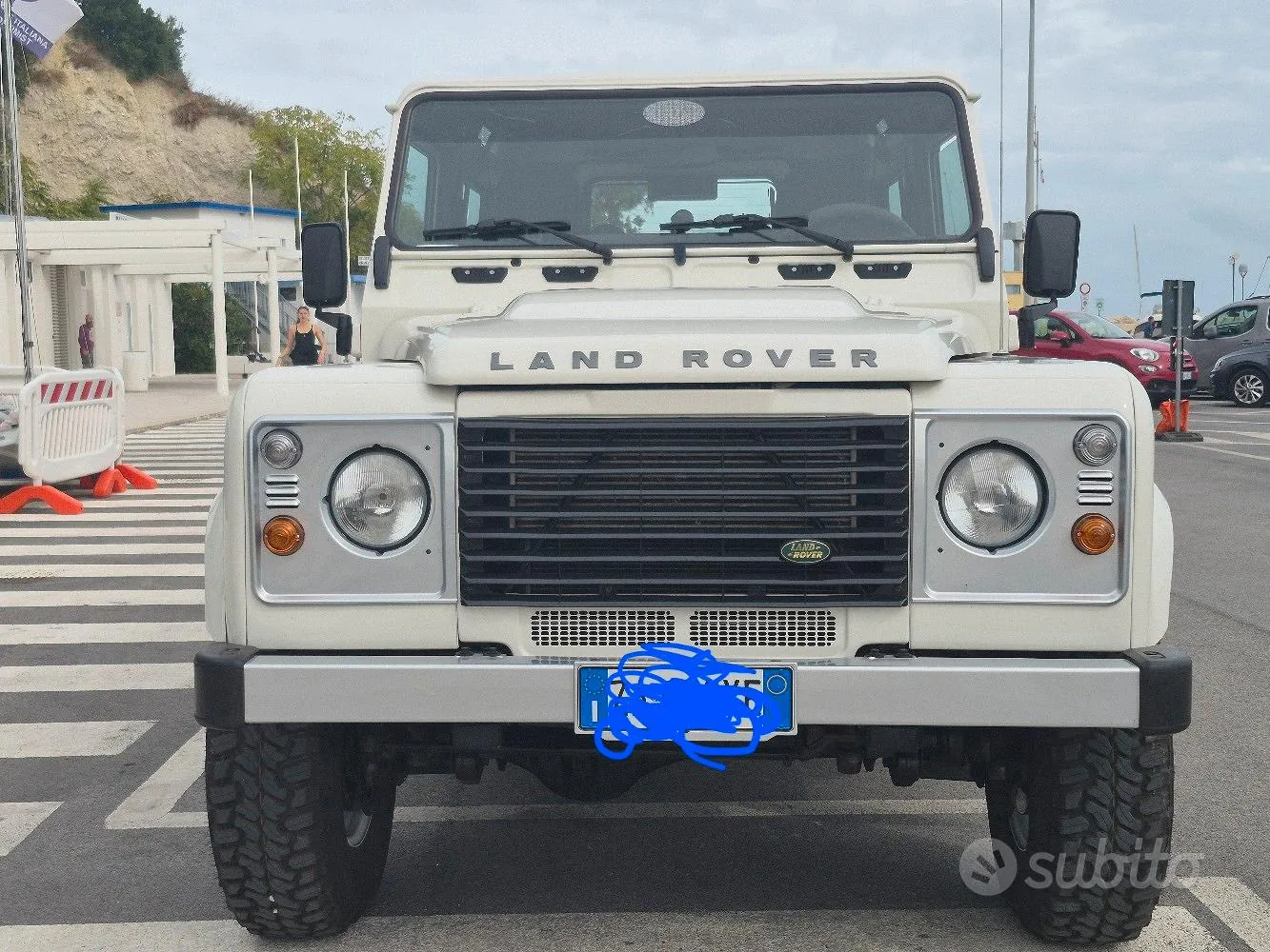 Land Rover Defender 2009 photo 2