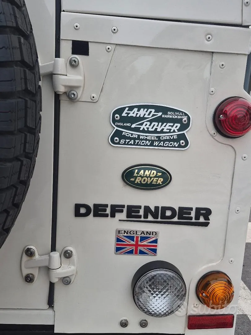 Land Rover Defender 2009 photo 4