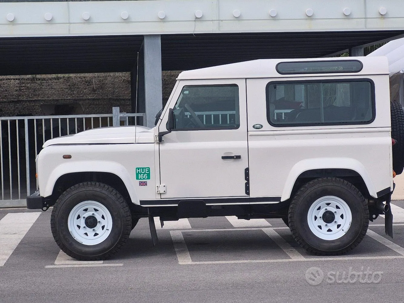 Land Rover Defender 2009 photo 3