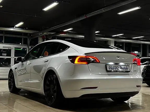 Tesla Model 3 2021 photo 3