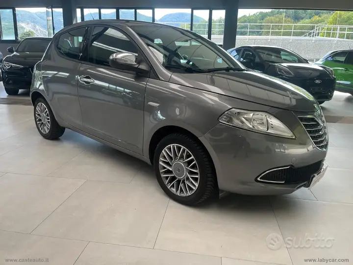 Lancia Ypsilon 2015 photo 3