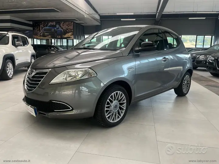 Lancia Ypsilon