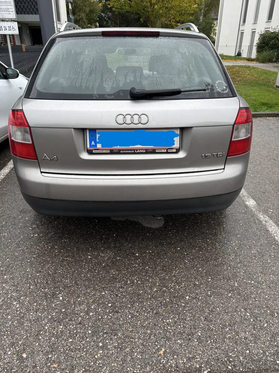 Audi A4 2004 photo 2