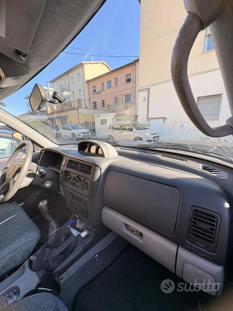 Mitsubishi Pajero Sport 2001 photo 3