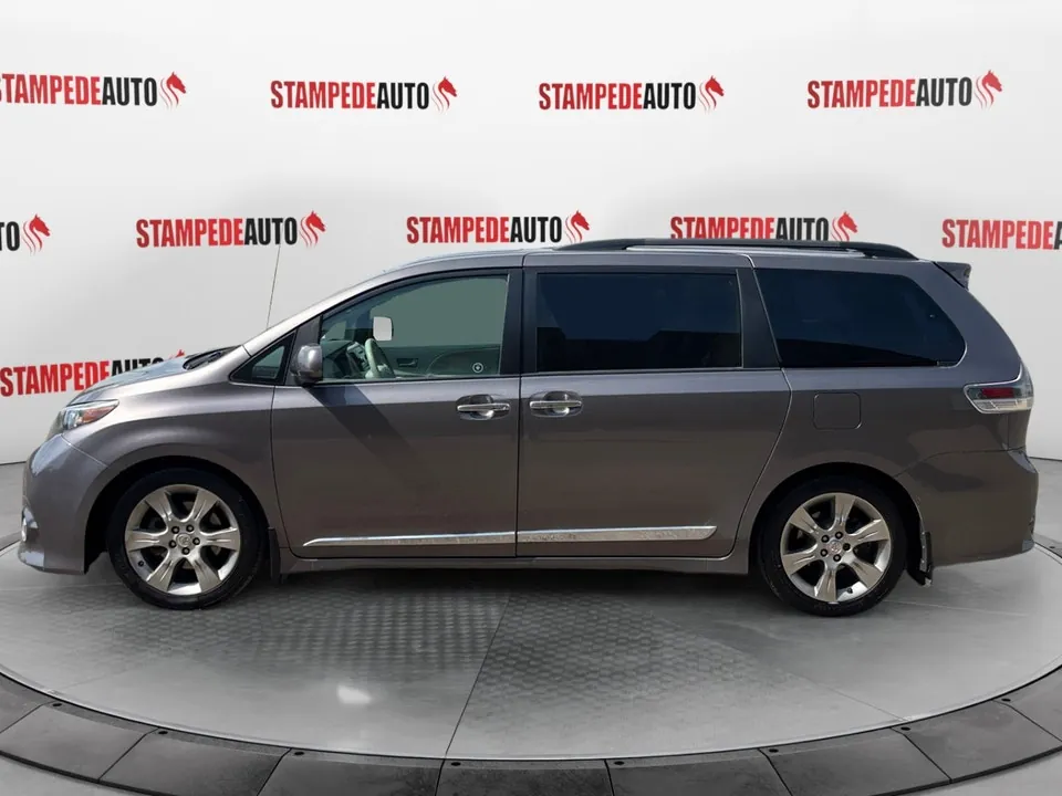 Toyota Sienna 2014 photo 2