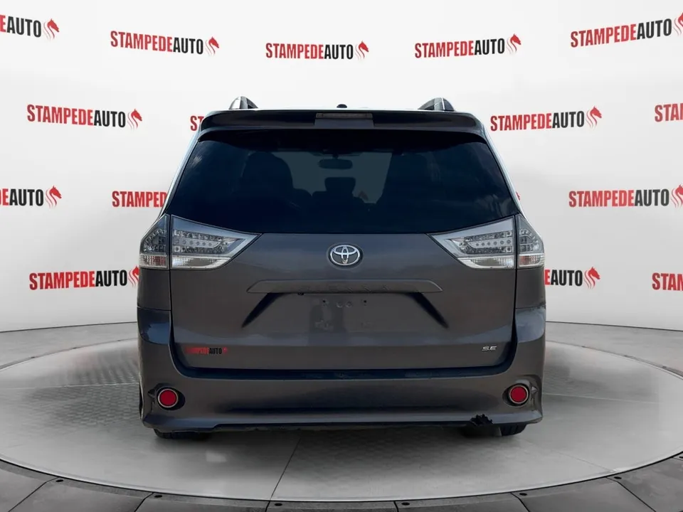 Toyota Sienna 2014 photo 4