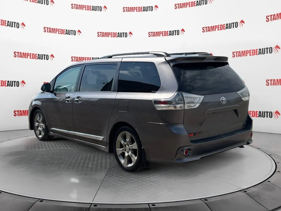 Toyota Sienna 2014 photo 3