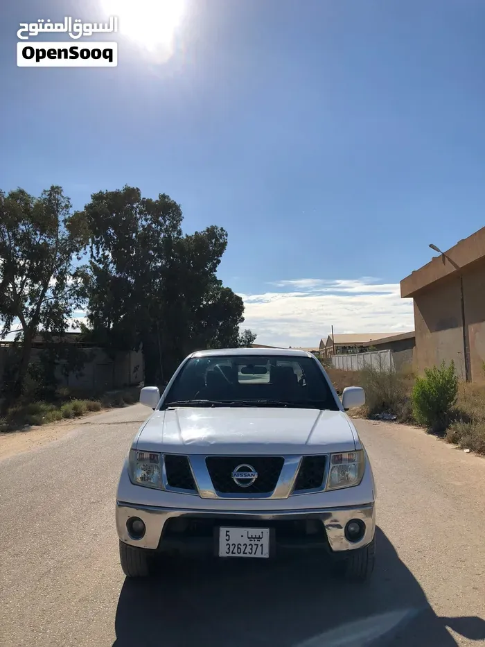 Nissan Navara 2013 photo 2