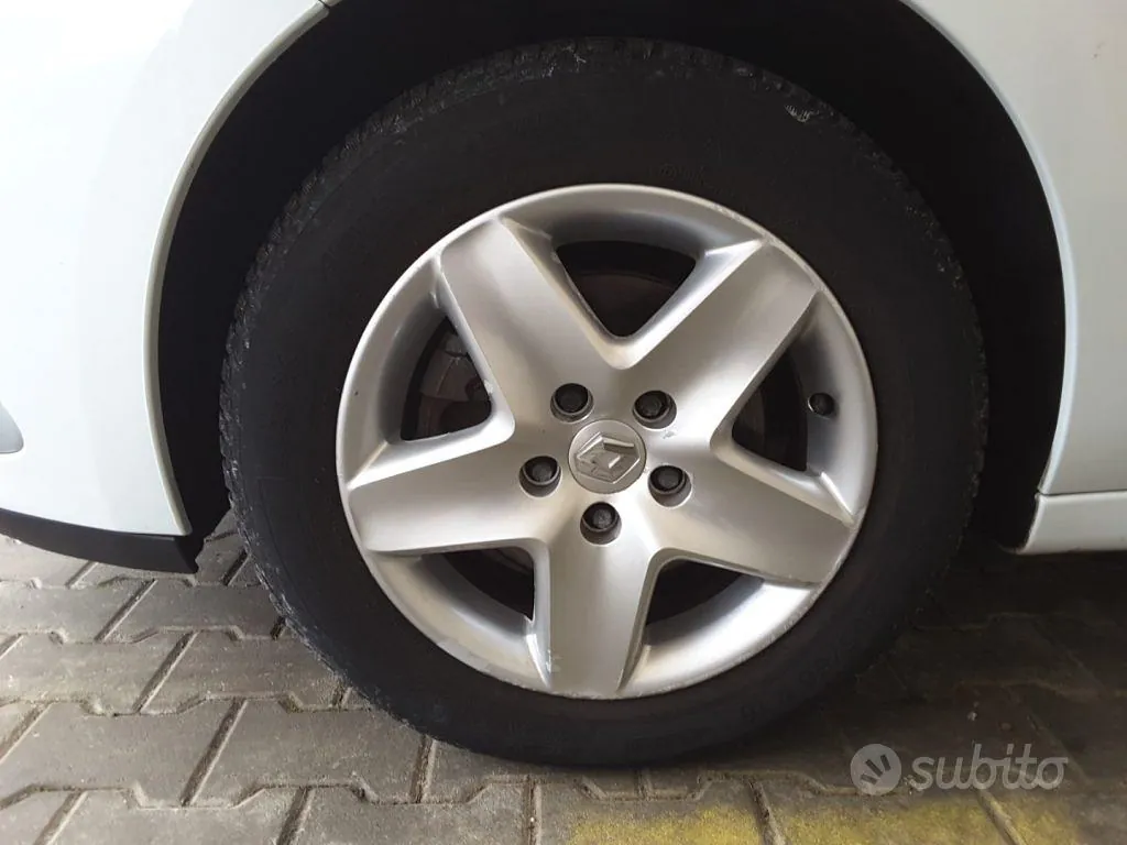 Renault Scenic 2012 photo 4