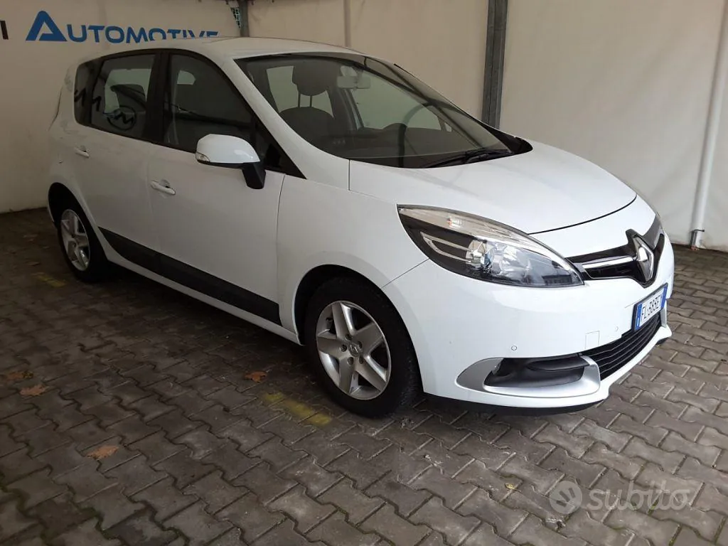 Renault Scenic 2012 photo 2