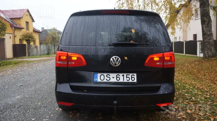 Volkswagen Touran 2012 photo 3