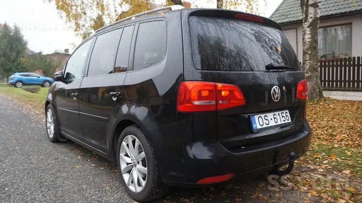 Volkswagen Touran 2012 photo 2