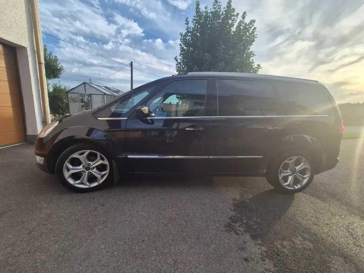Ford Galaxy 2010 photo 2