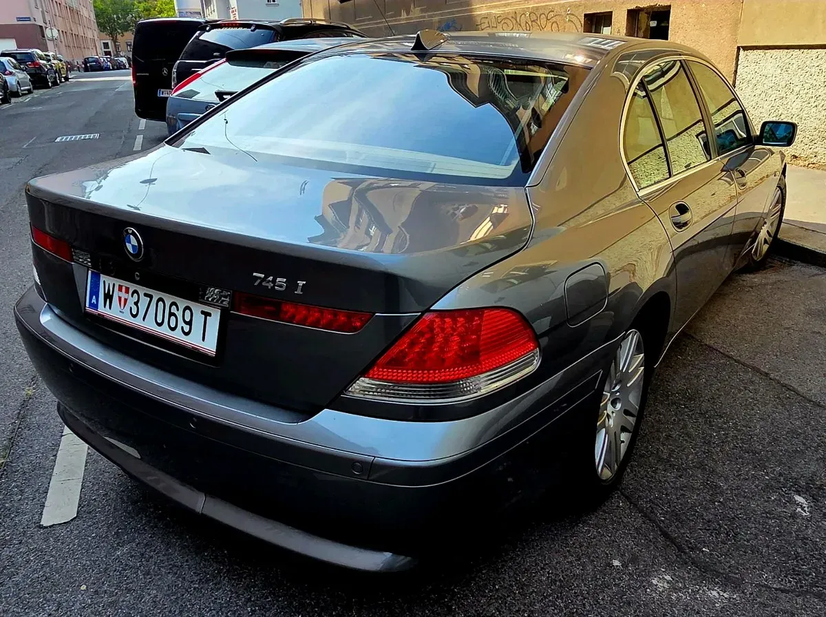 BMW 7 Series 2004 photo 3