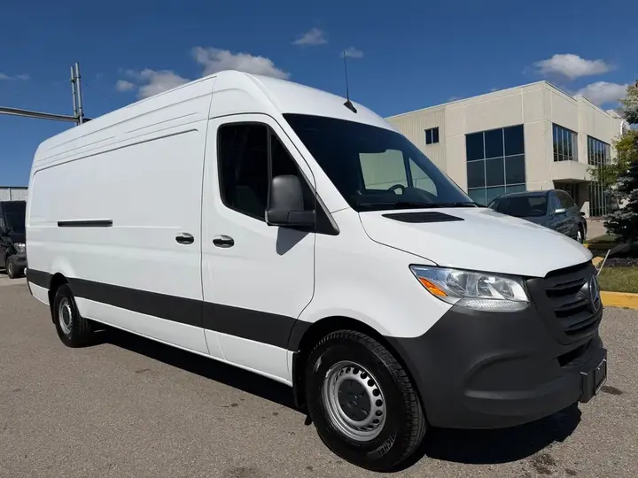 Mercedes-Benz Sprinter 2024 photo 4