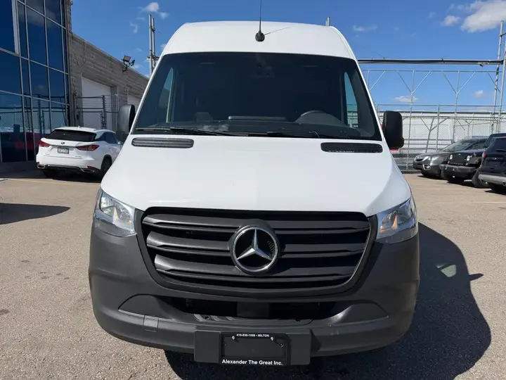 Mercedes-Benz Sprinter 2024 photo 3