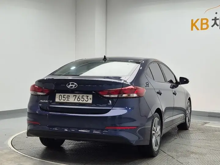 Hyundai Avante 2018 photo 3