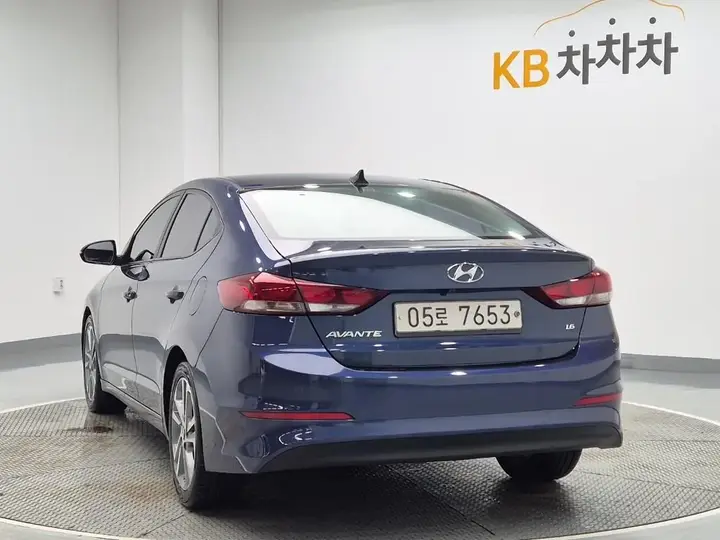 Hyundai Avante 2018 photo 2