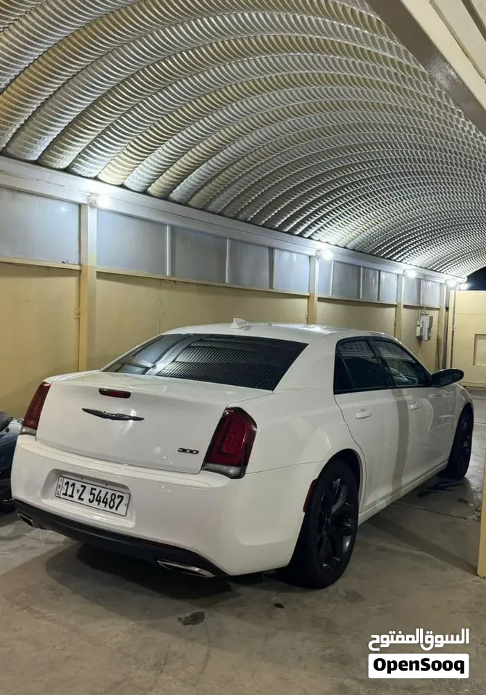 Chrysler 300 2020 photo 2