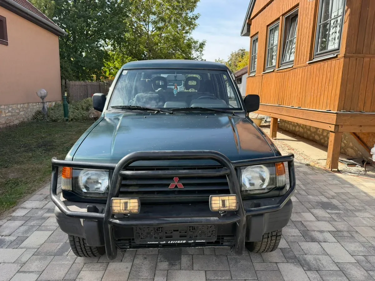 Mitsubishi Pajero 1998 photo 2