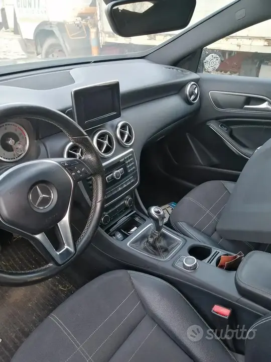 Mercedes-Benz A 2015 photo 4
