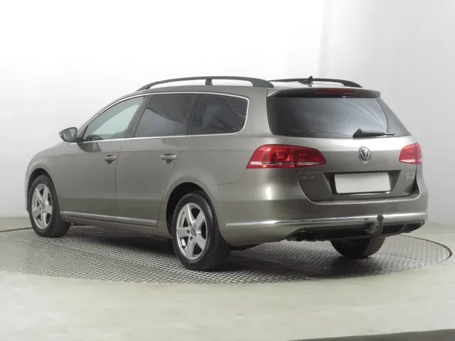 Volkswagen Passat Variant 2013 photo 3