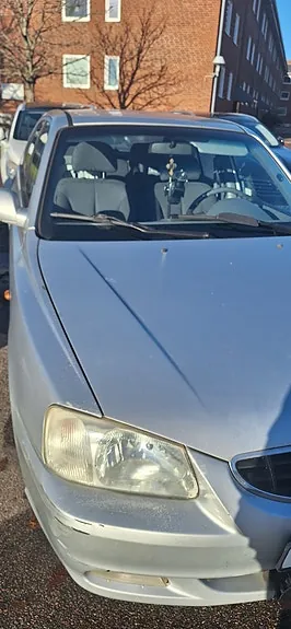 Hyundai Accent 2002 photo 2