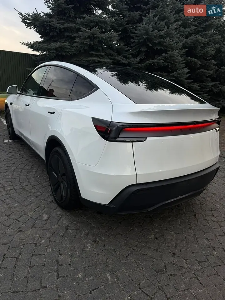 Tesla Model Y 2026 photo 5