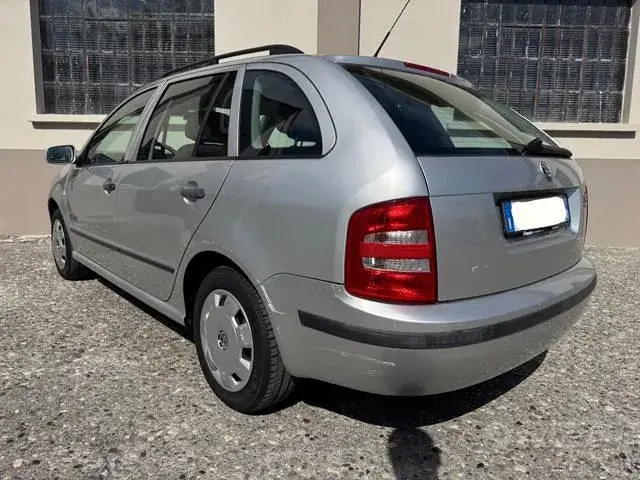 Skoda Fabia 2008 photo 4