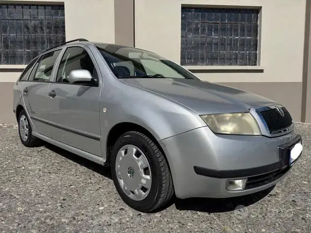 Skoda Fabia 2008 photo 3