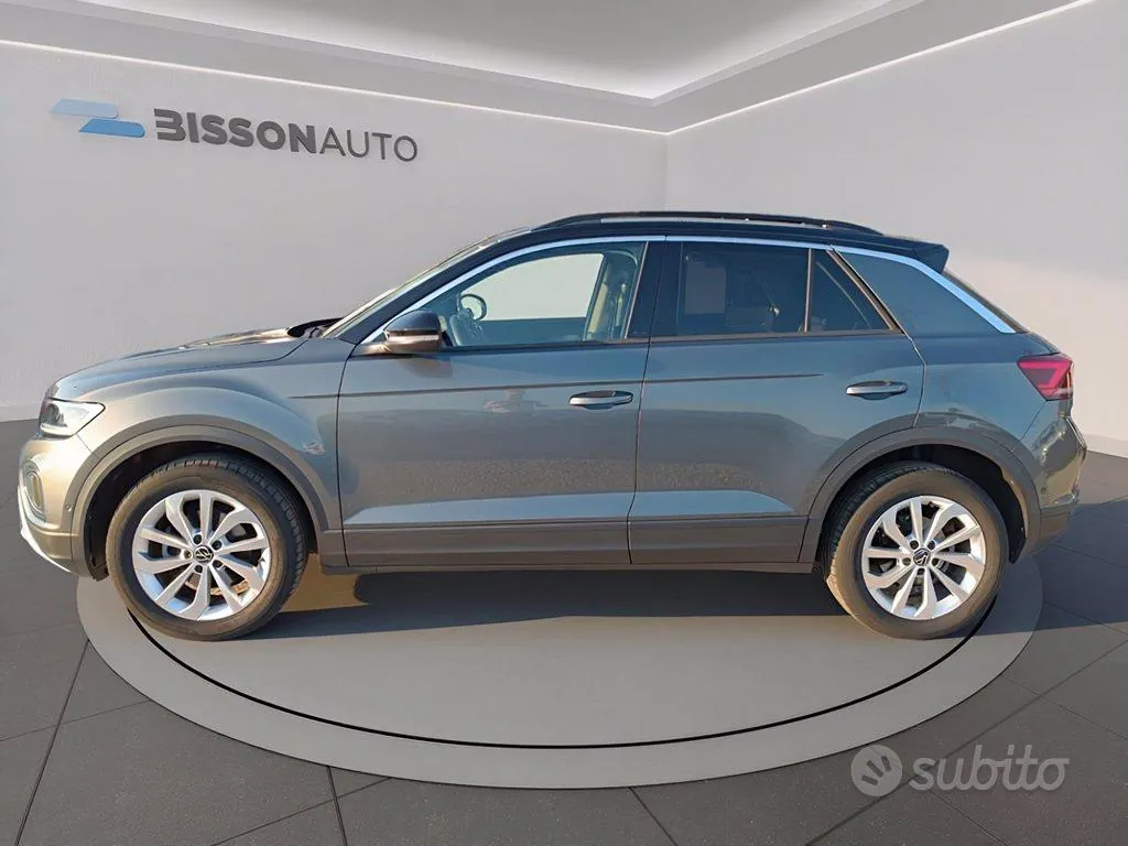 Volkswagen T-Roc 2024 photo 2