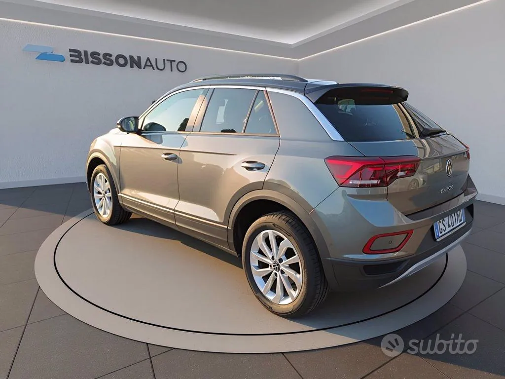 Volkswagen T-Roc 2024 photo 3
