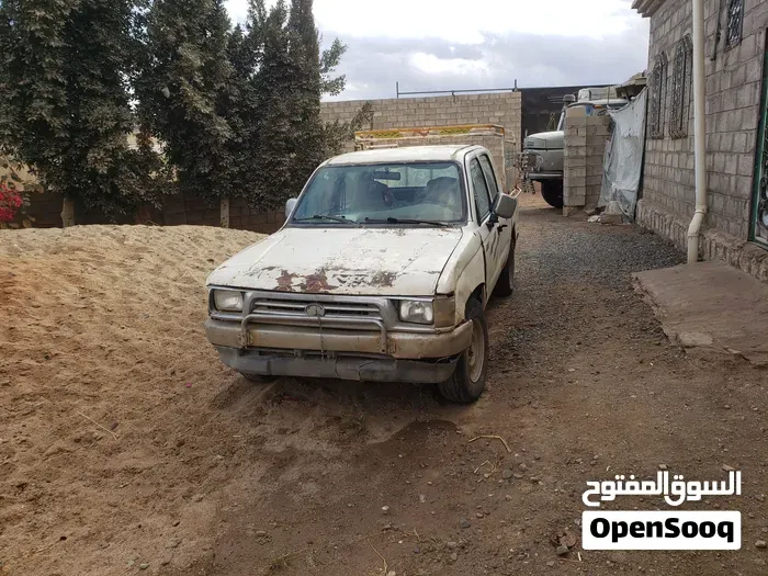 Toyota Hilux 1998 photo 2