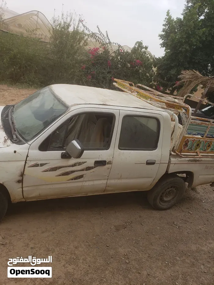 Toyota Hilux 1998 photo 3