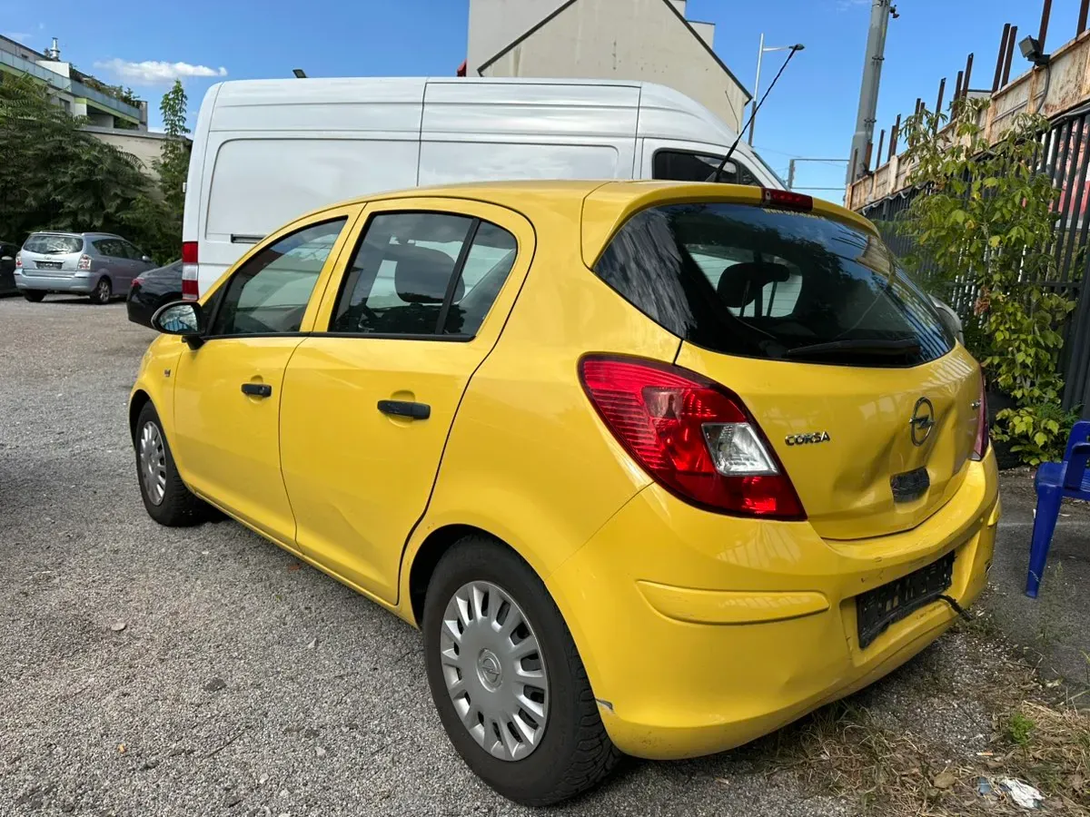 Opel Corsa 2010 photo 3
