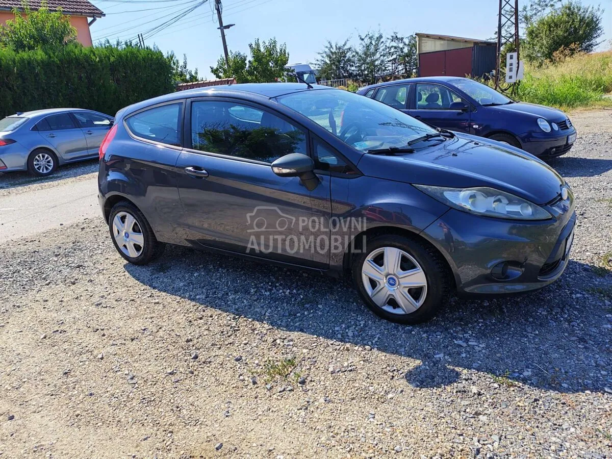 Ford Fiesta 2010 photo 2