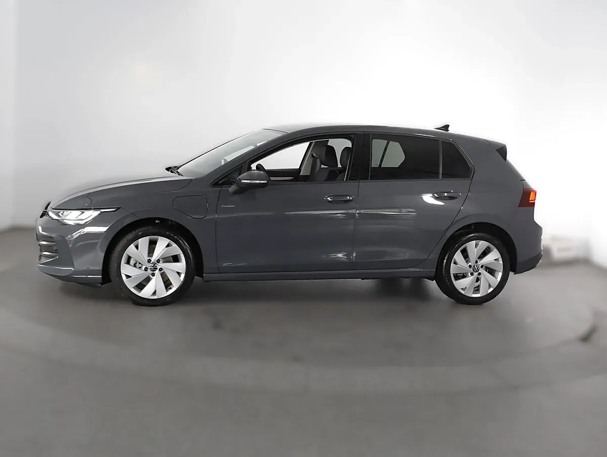 Volkswagen Golf 2025 photo 2