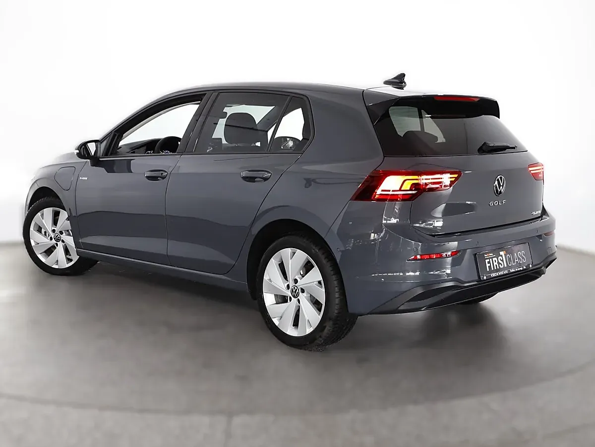 Volkswagen Golf 2025 photo 3