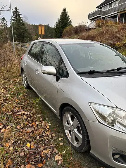 Toyota Auris 2010 photo 3